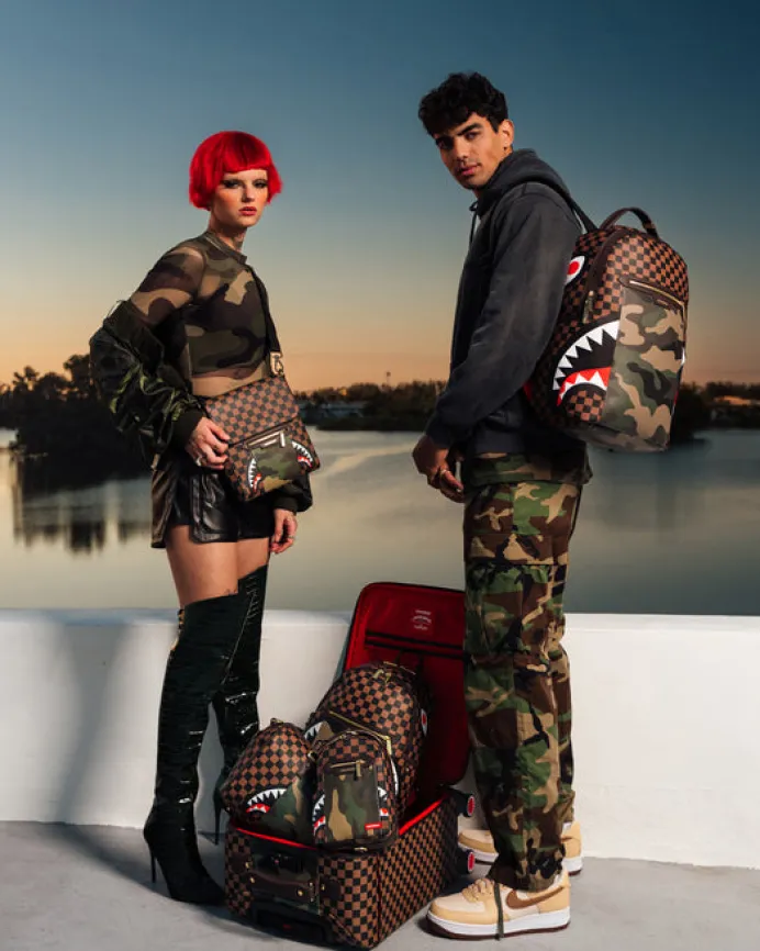 EXTERIOR GOLD ZIP POCKET SHARKS IN PARIS JETSETTER CARRY-ON LUGGAGE